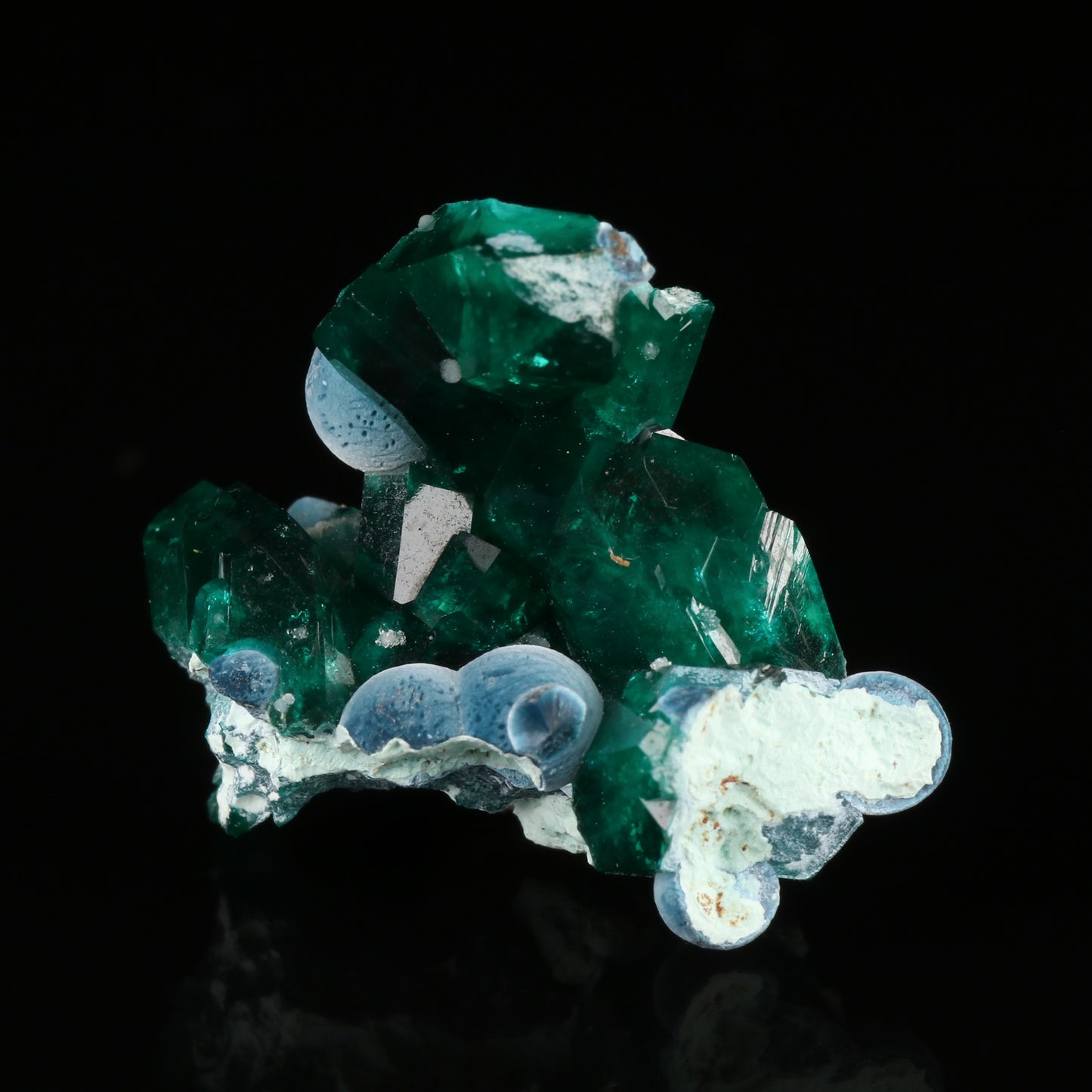 Shattuckite on Dioptase