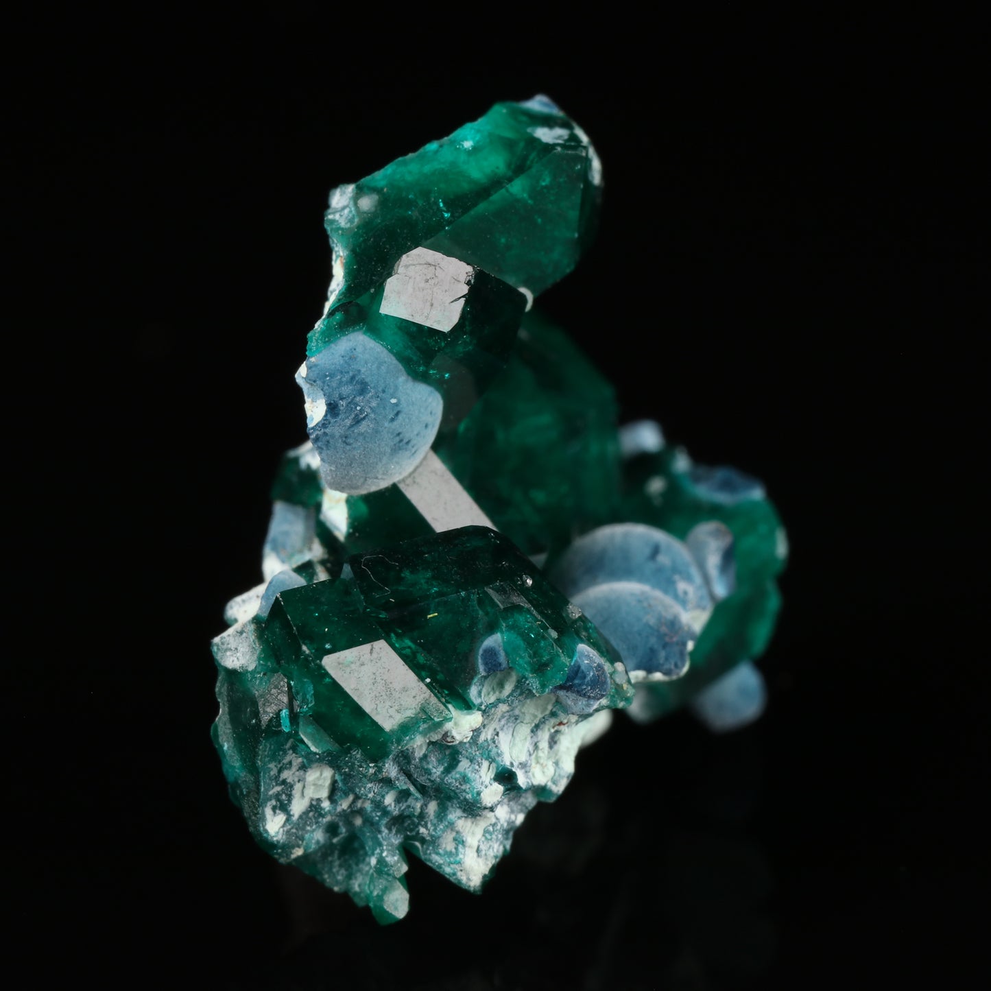 Shattuckite on Dioptase