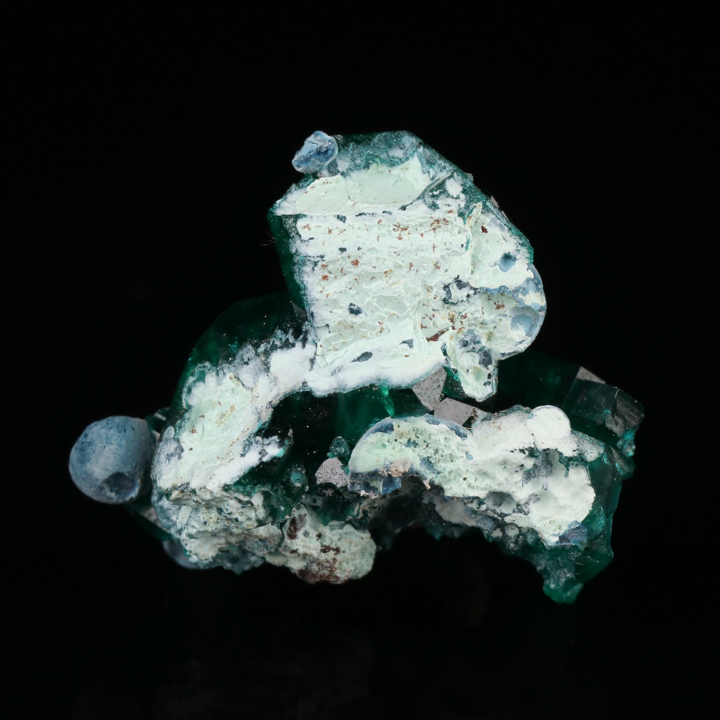 Shattuckite on Dioptase