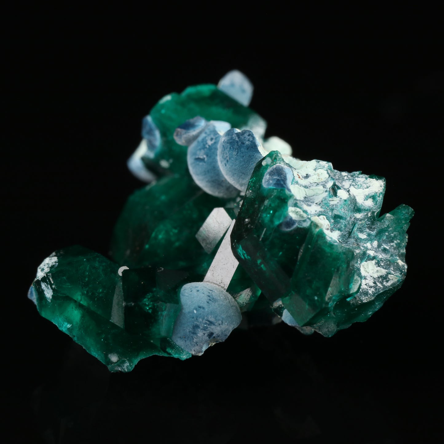 Shattuckite on Dioptase
