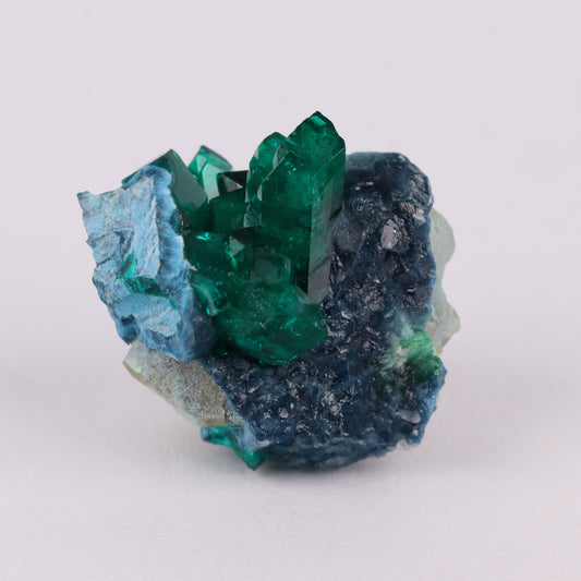 Shattuckite on Dioptase