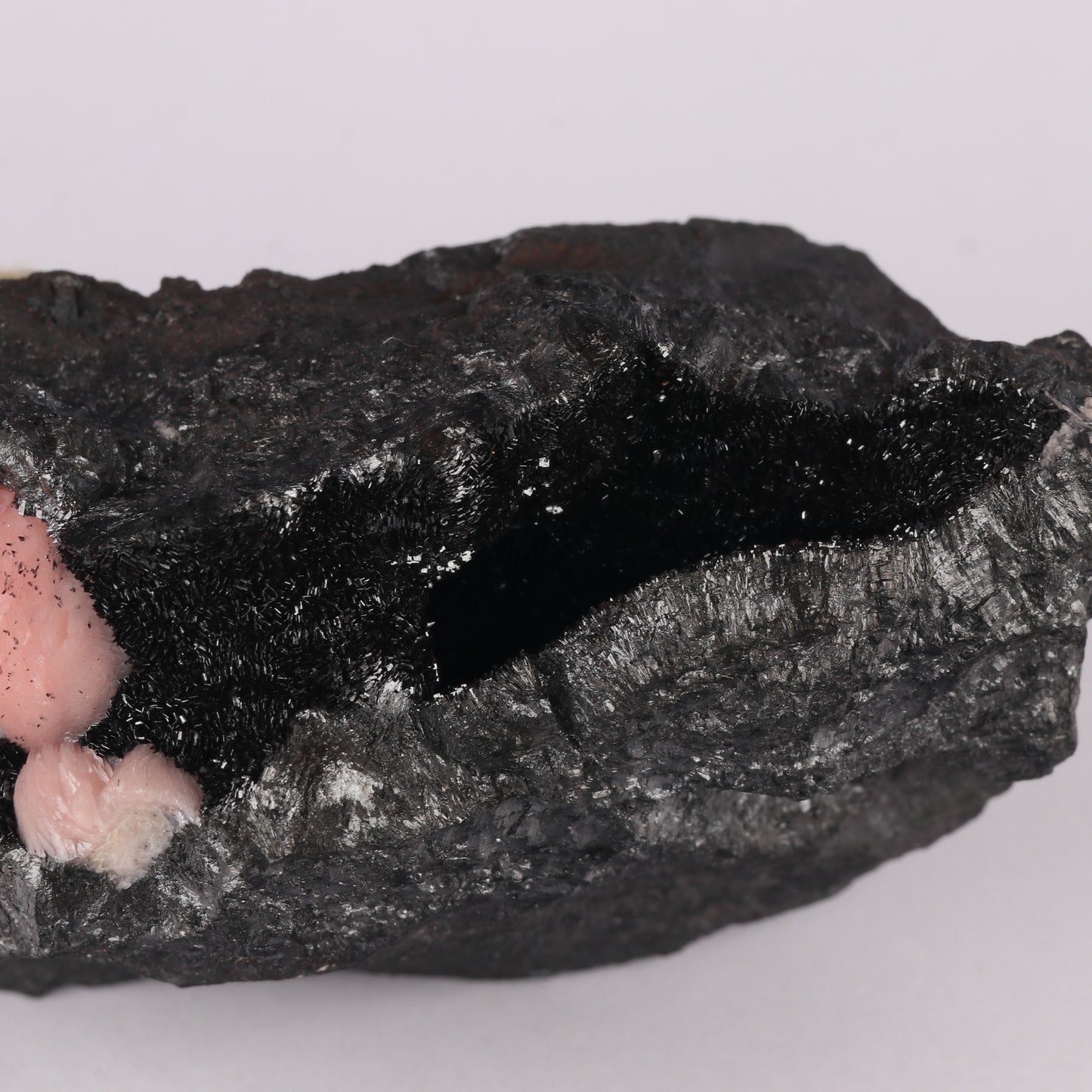 Rhodochrosite on Manganite