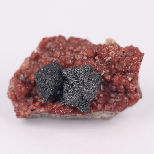 Hausmannite on Andradite