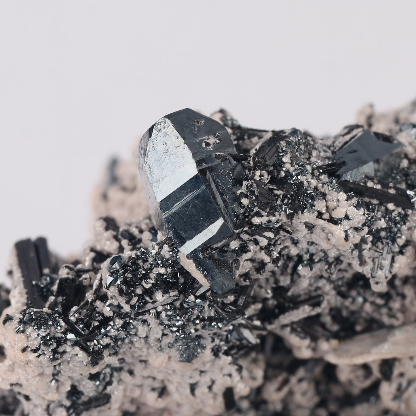 Brucite on Hematite on Gaudefroyite