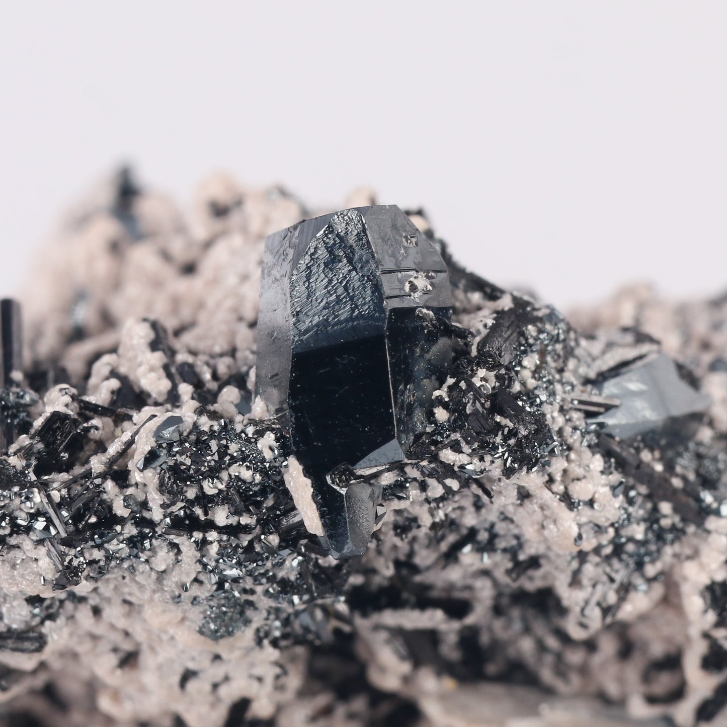 Brucite on Hematite on Gaudefroyite