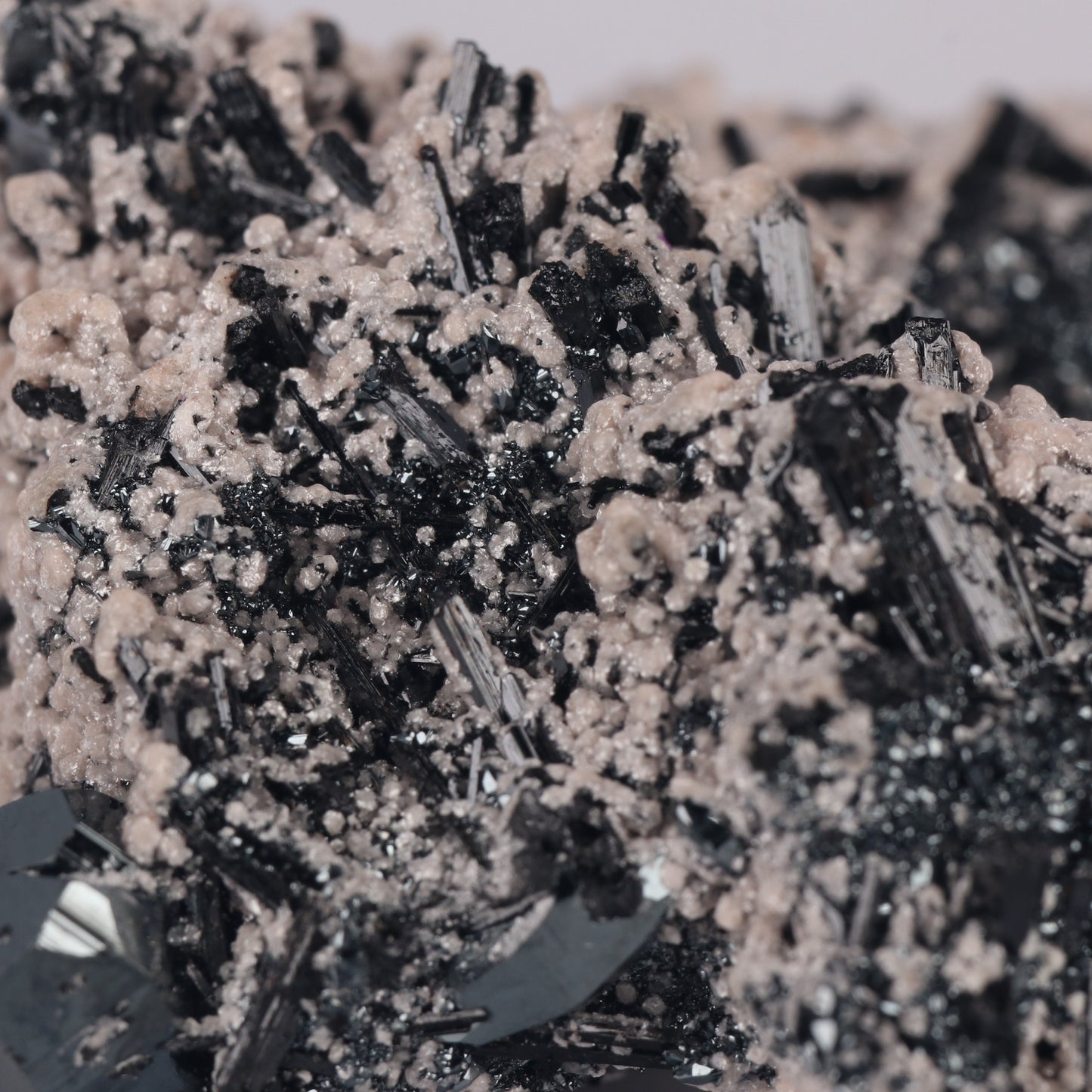 Brucite on Hematite on Gaudefroyite