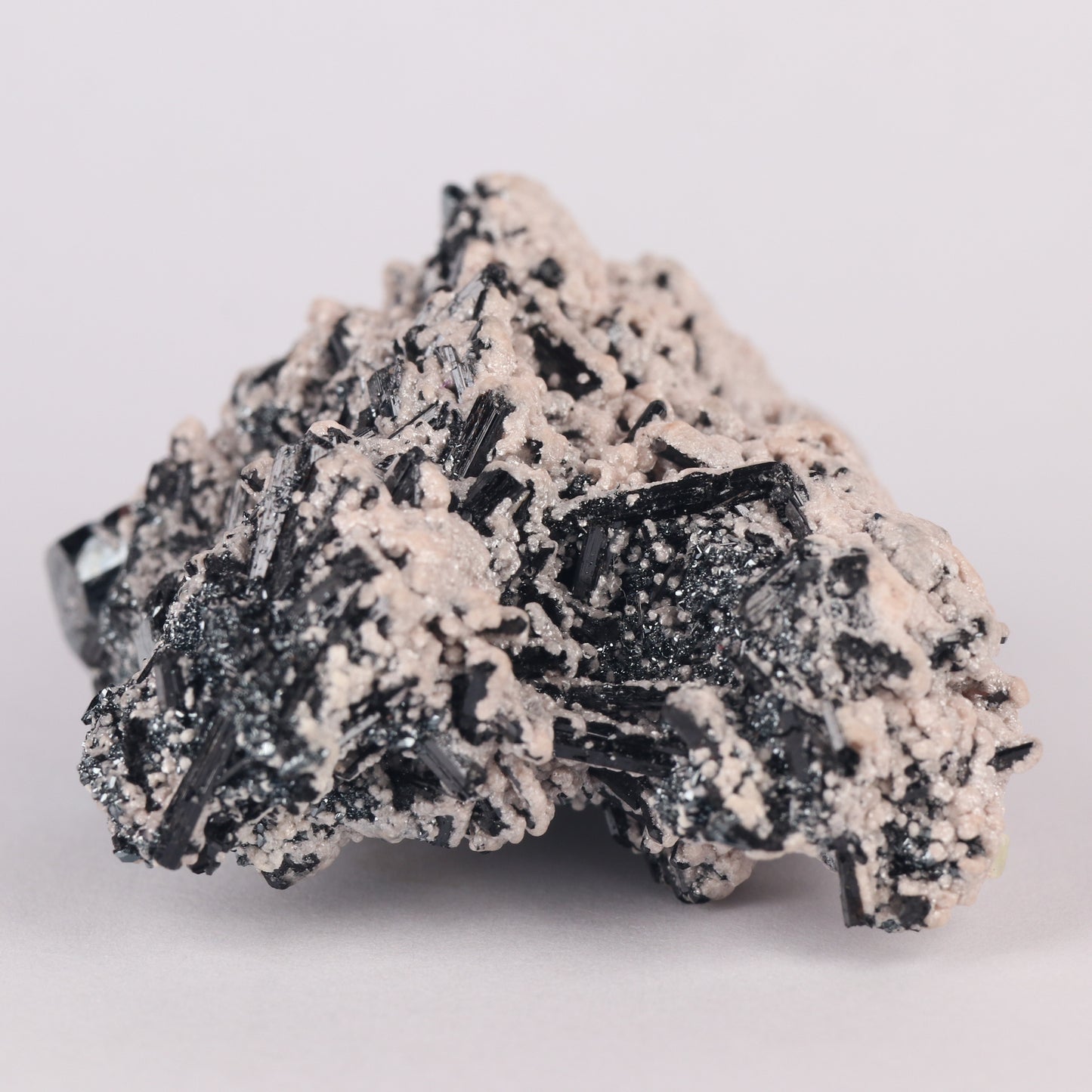 Brucite on Hematite on Gaudefroyite