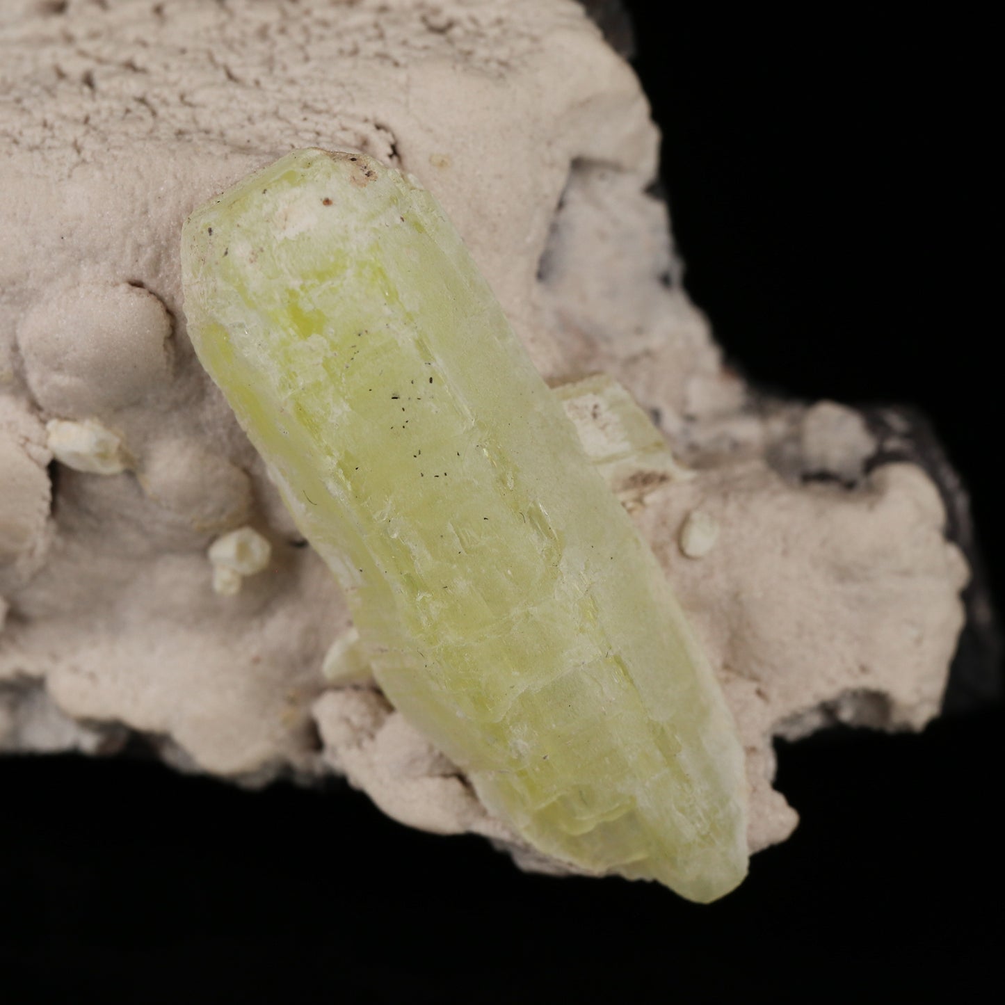 Oyellite with Ettringite