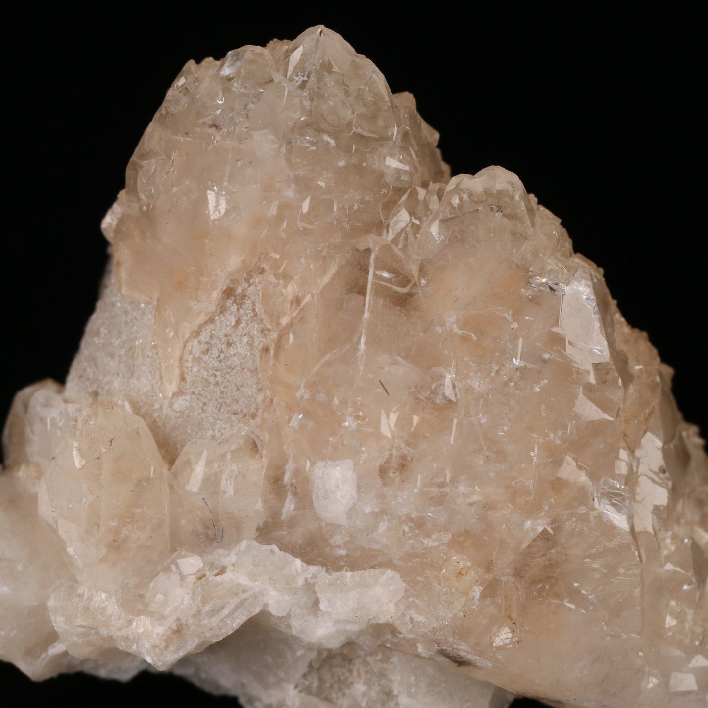 Olmiite on Calcite