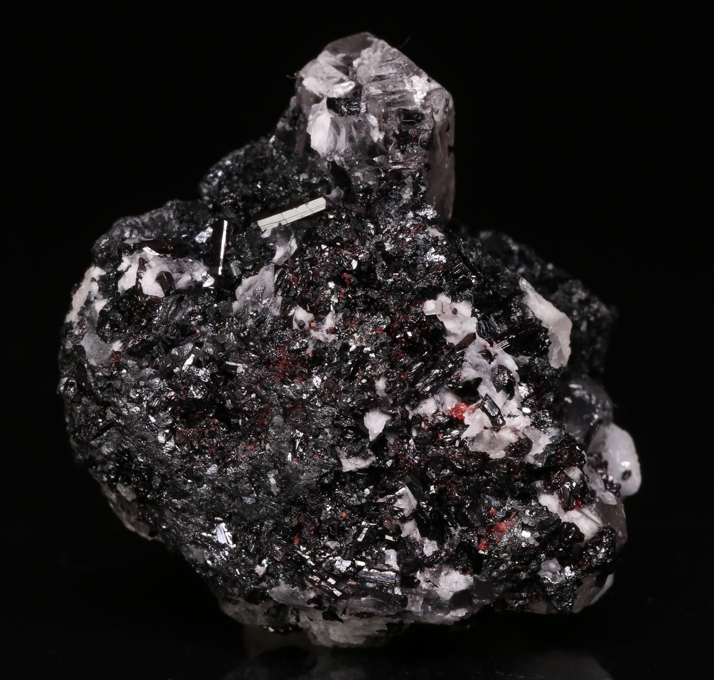 Manganvesuvianite and Calcite on Hausmannite Xls