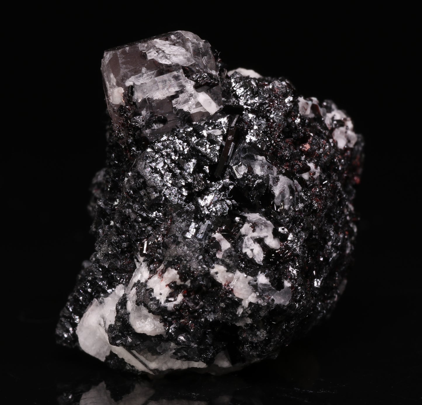 Manganvesuvianite and Calcite on Hausmannite Xls