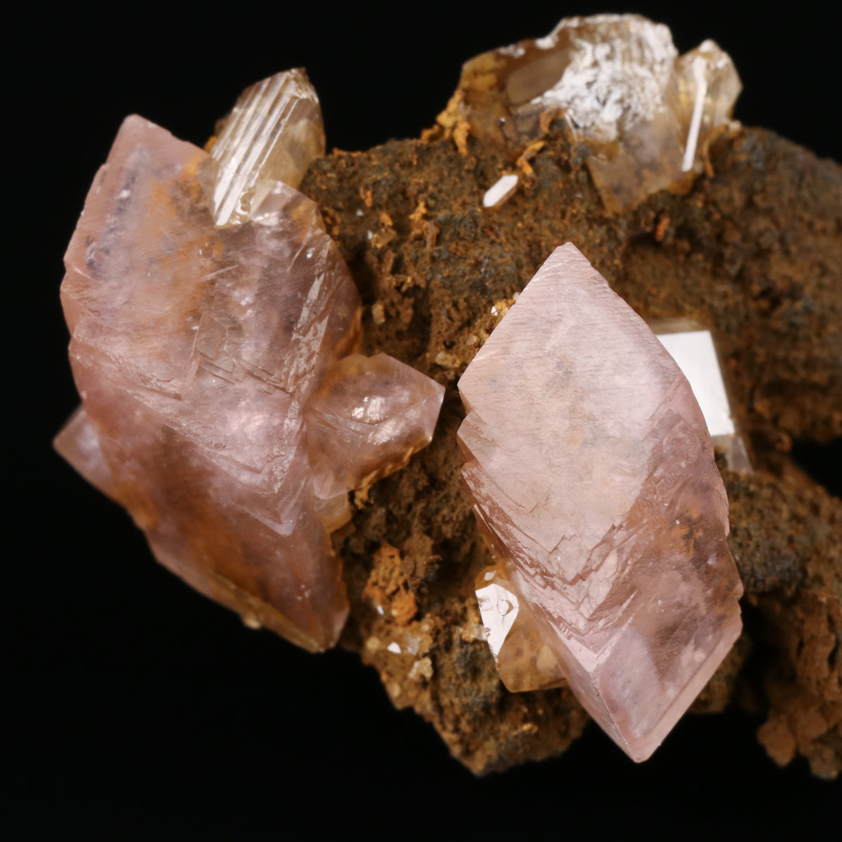 Smithsonite on Wulfenite