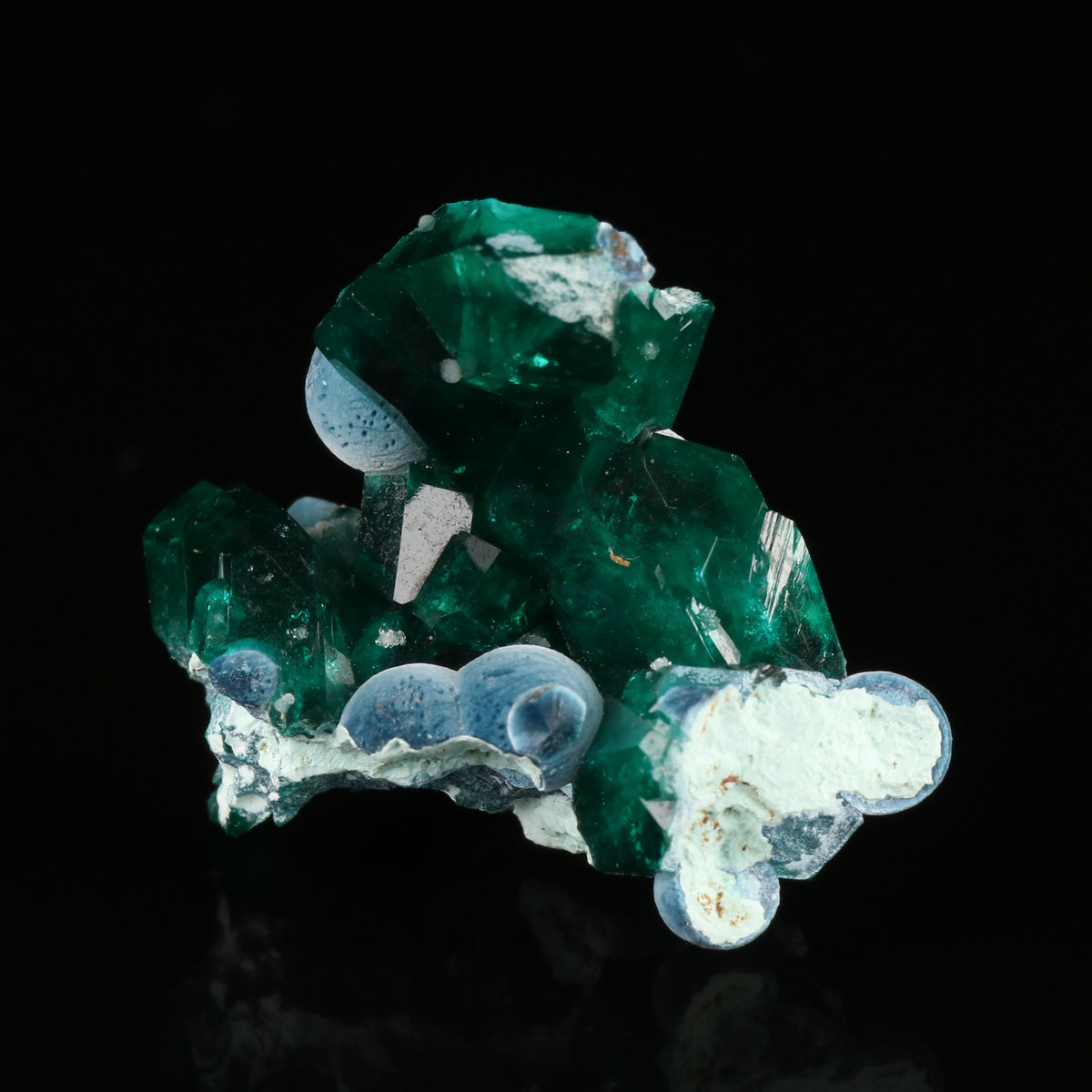 Shattuckite on Dioptase