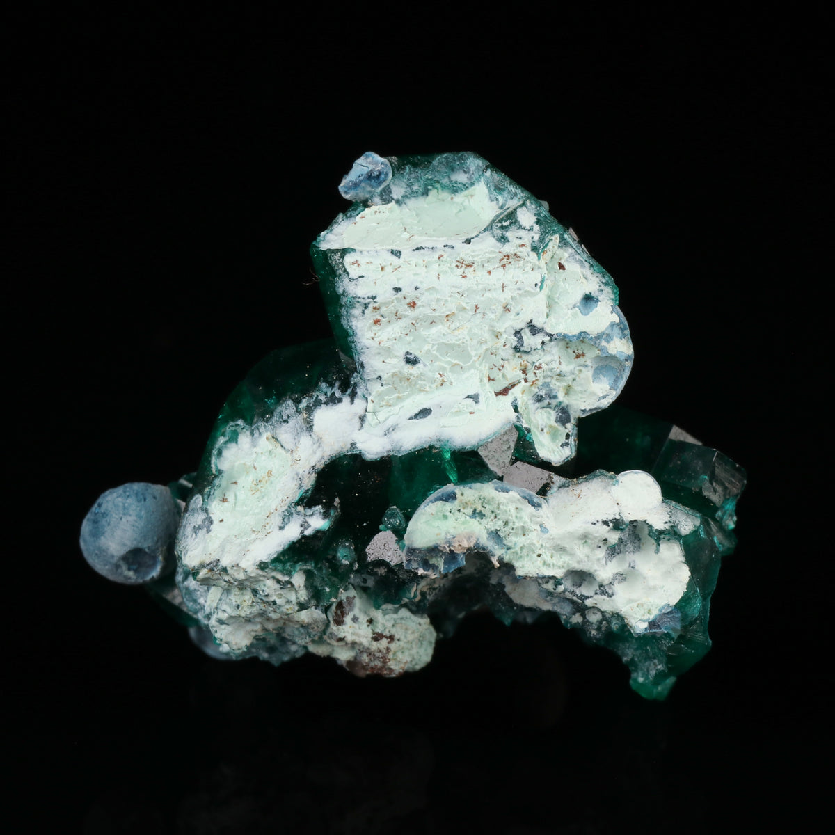 Shattuckite on Dioptase