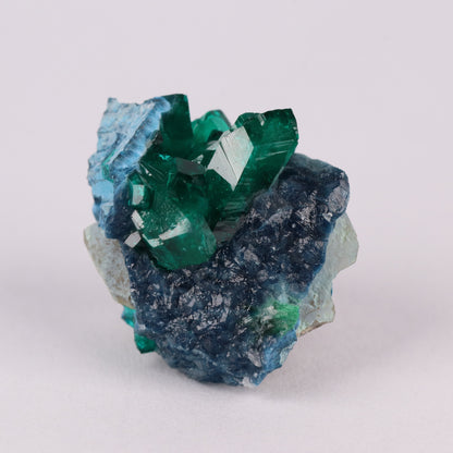 Shattuckite on Dioptase