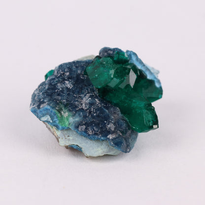 Shattuckite on Dioptase