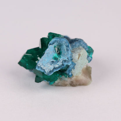 Shattuckite on Dioptase