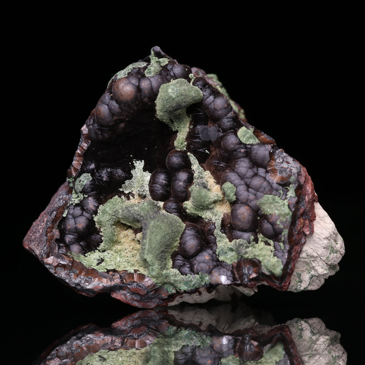 Kolwesite on Goethite