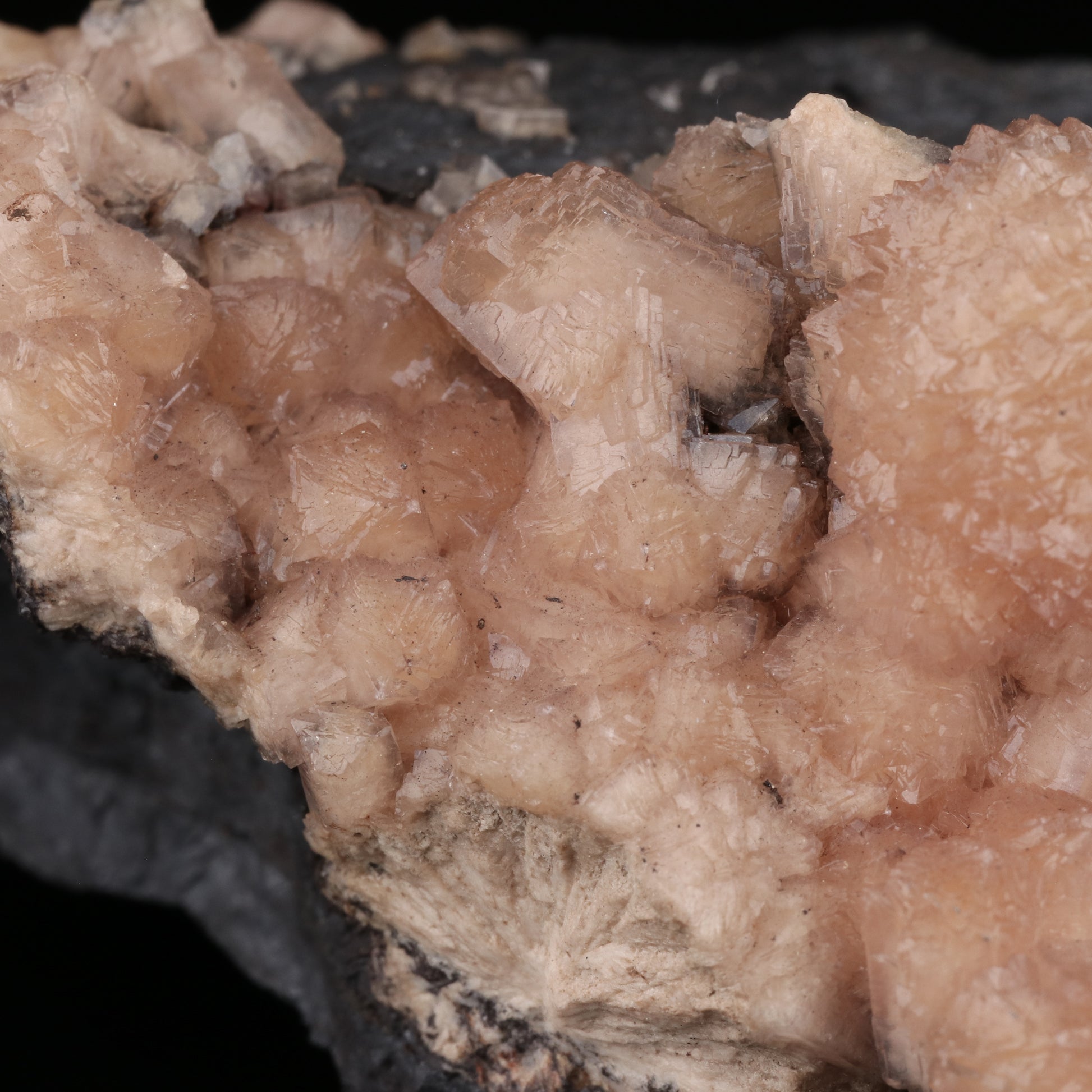 Olmiite on Matrix — photo 3