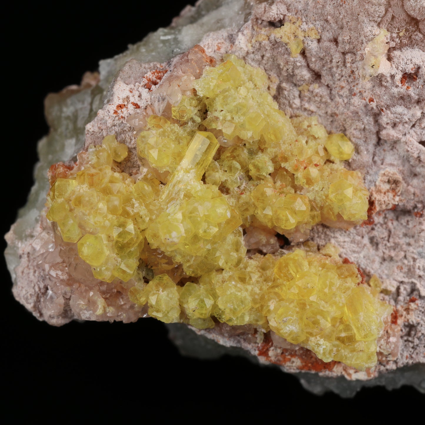 Ettringite on Brucite Matrix