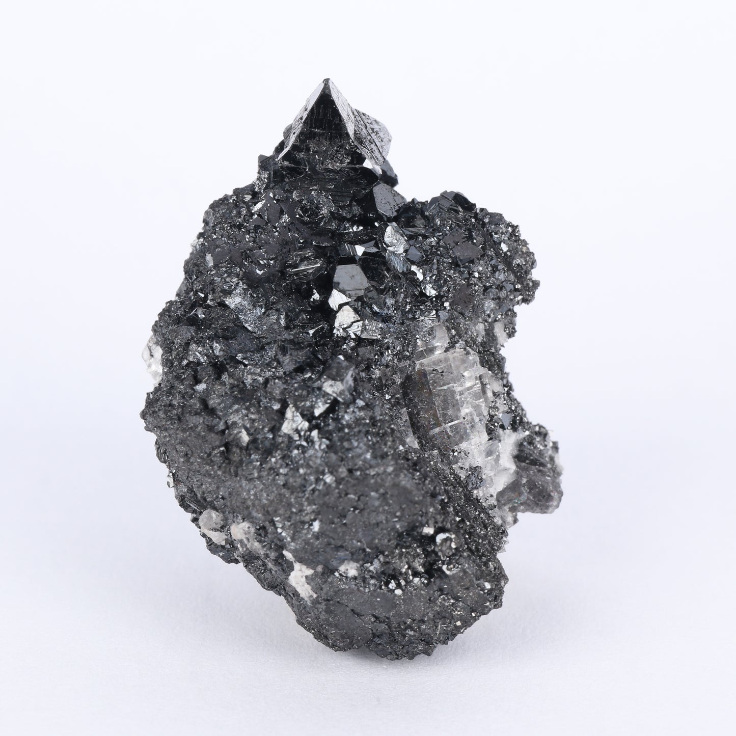 Twinned Hausmannite on Matrix