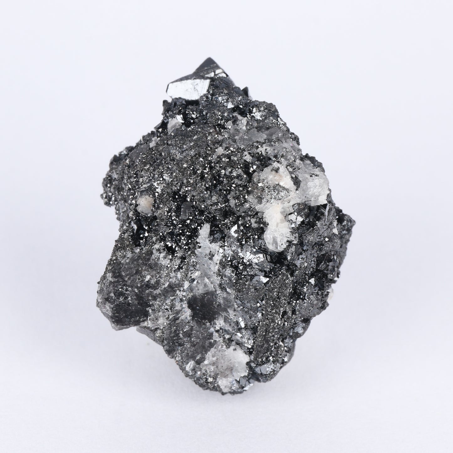 Twinned Hausmannite on Matrix