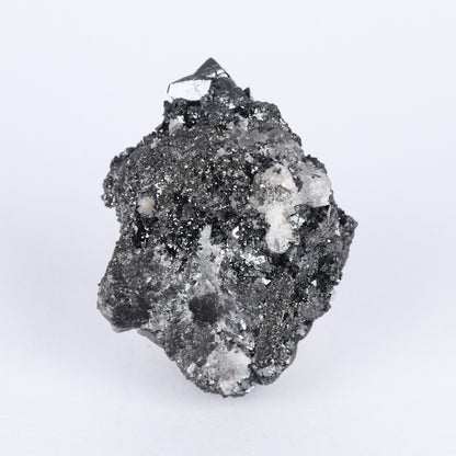 Twinned Hausmannite on Matrix