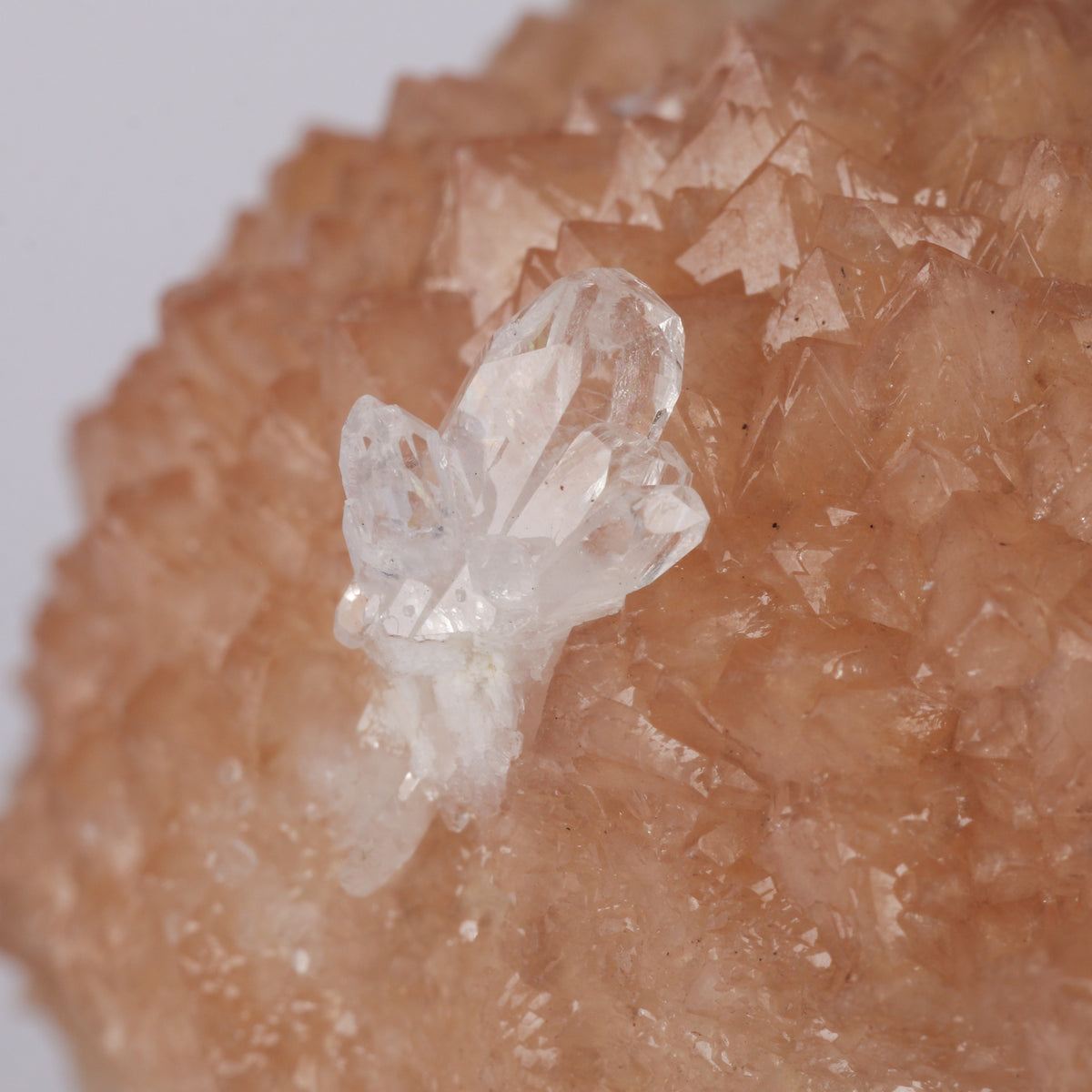 Olmiite on Calcite
