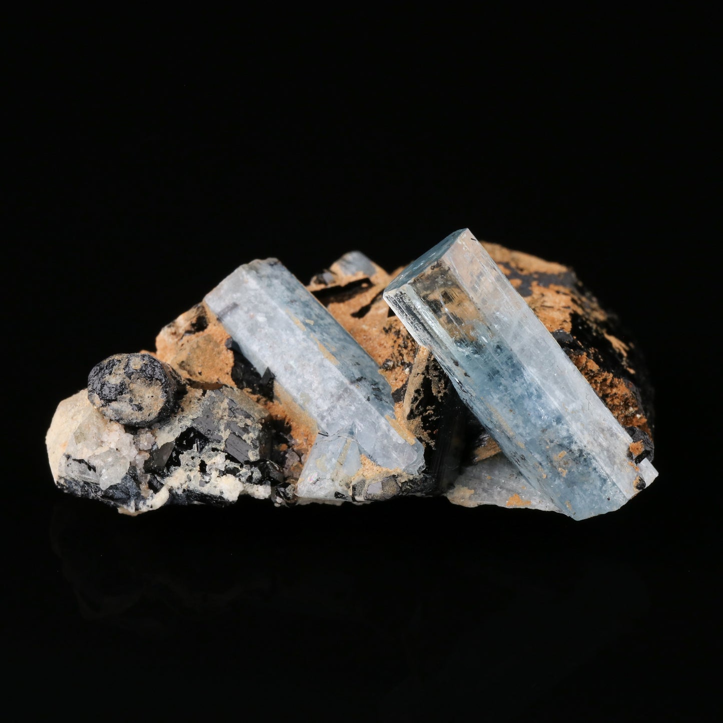 Aquamarine on Schorl — photo 1