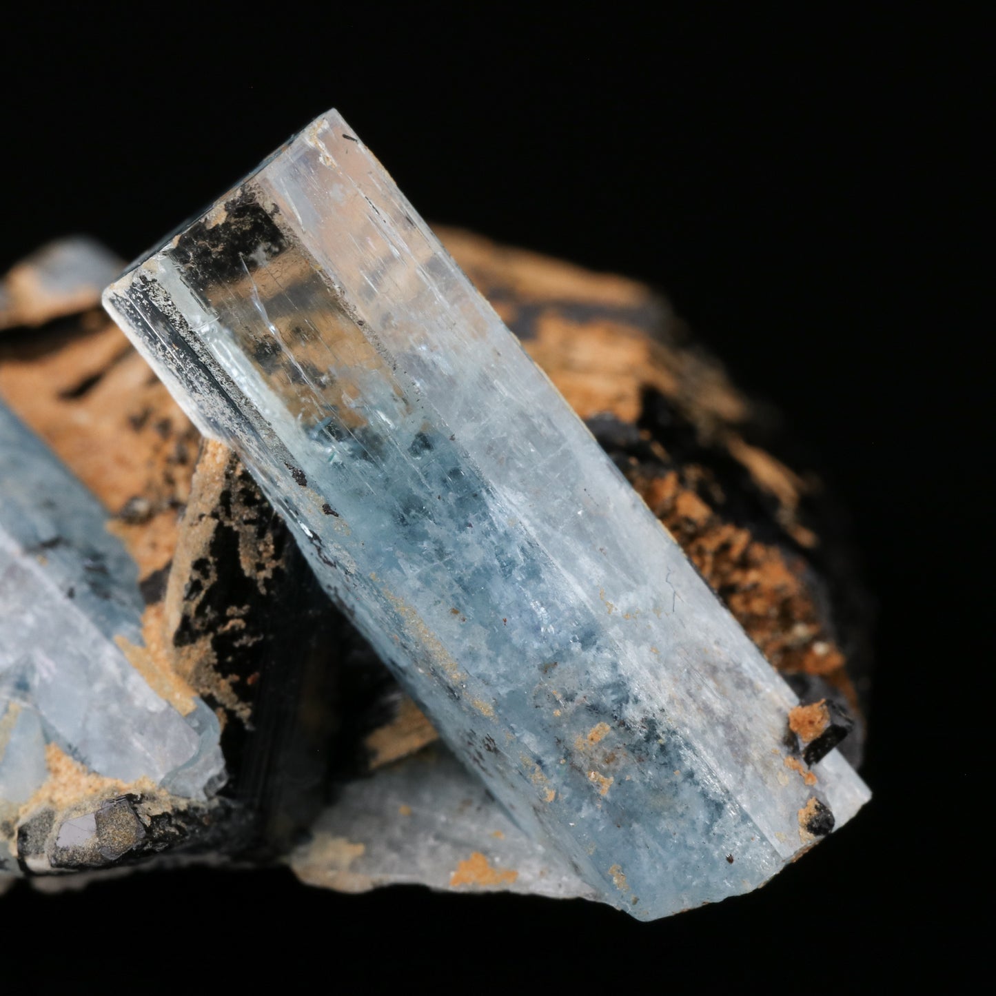 Aquamarine on Schorl — photo 2