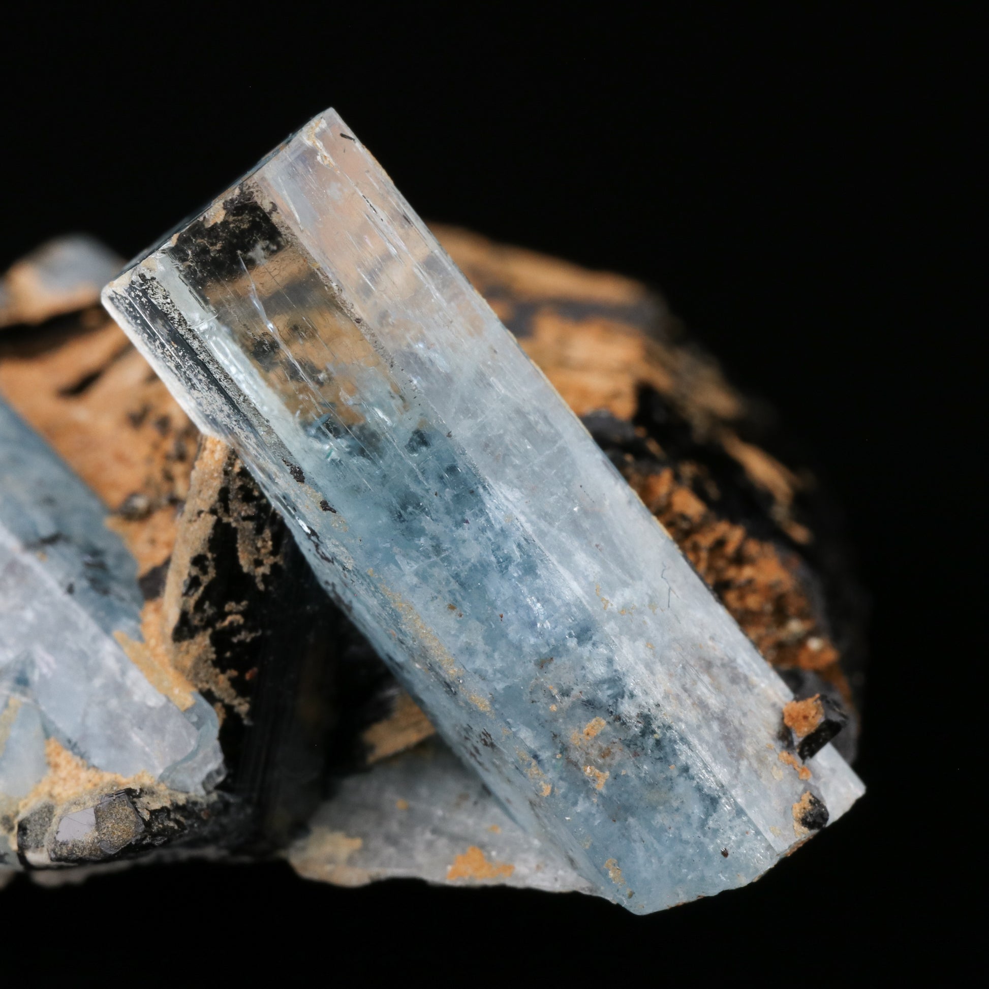 Aquamarine on Schorl — photo 2