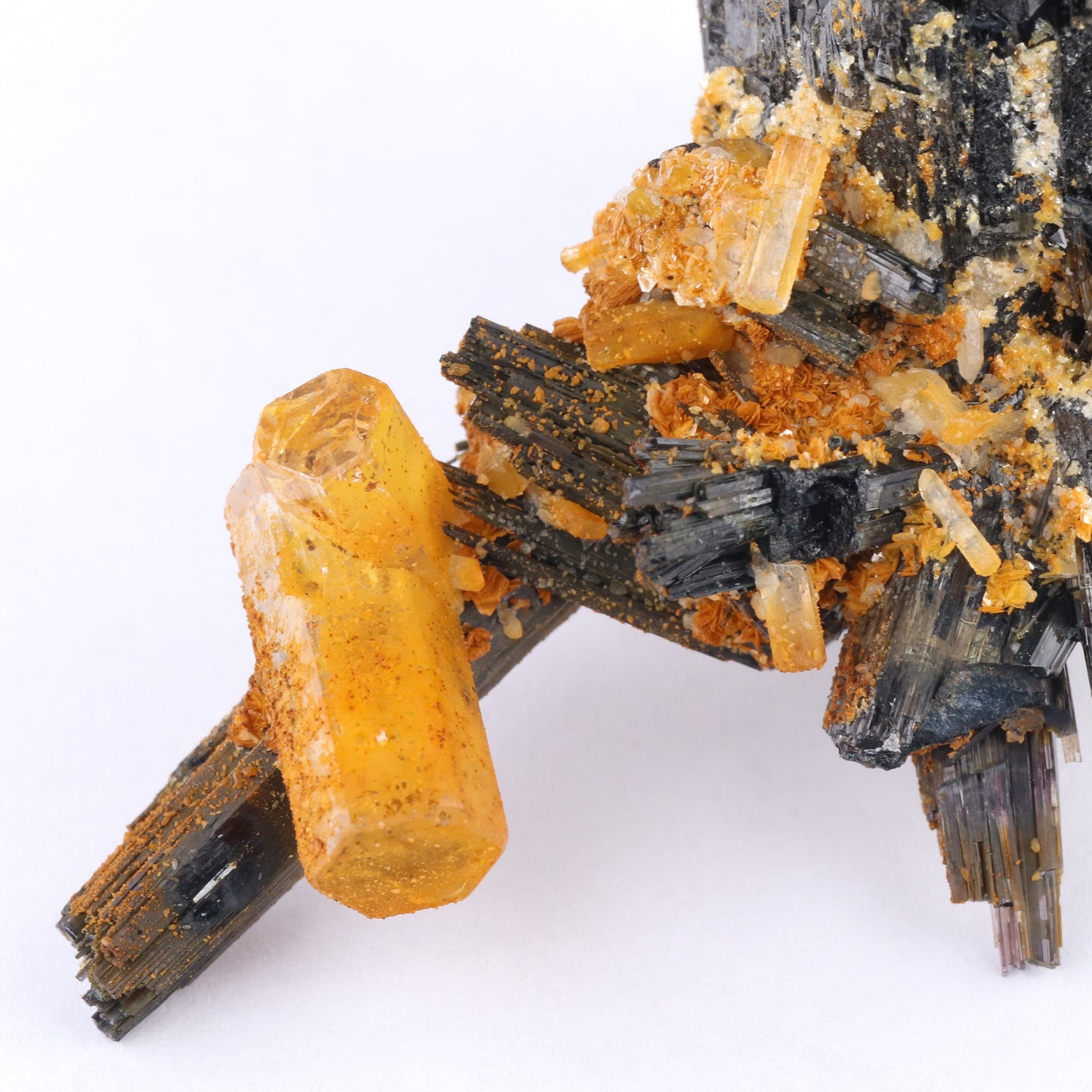 Muscovite & Goshenite on Foitite