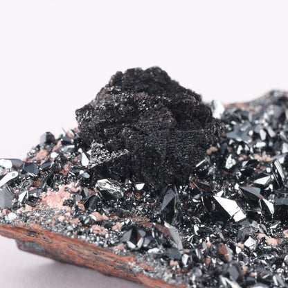 Hausmannite on Hematite