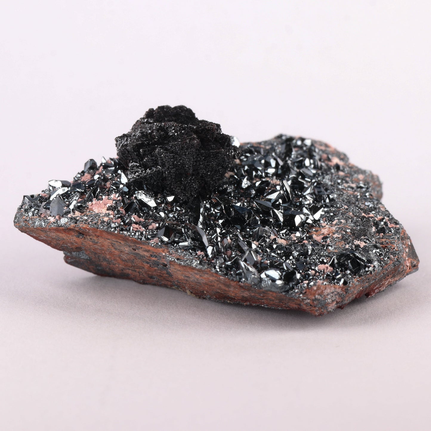 Hausmannite on Hematite