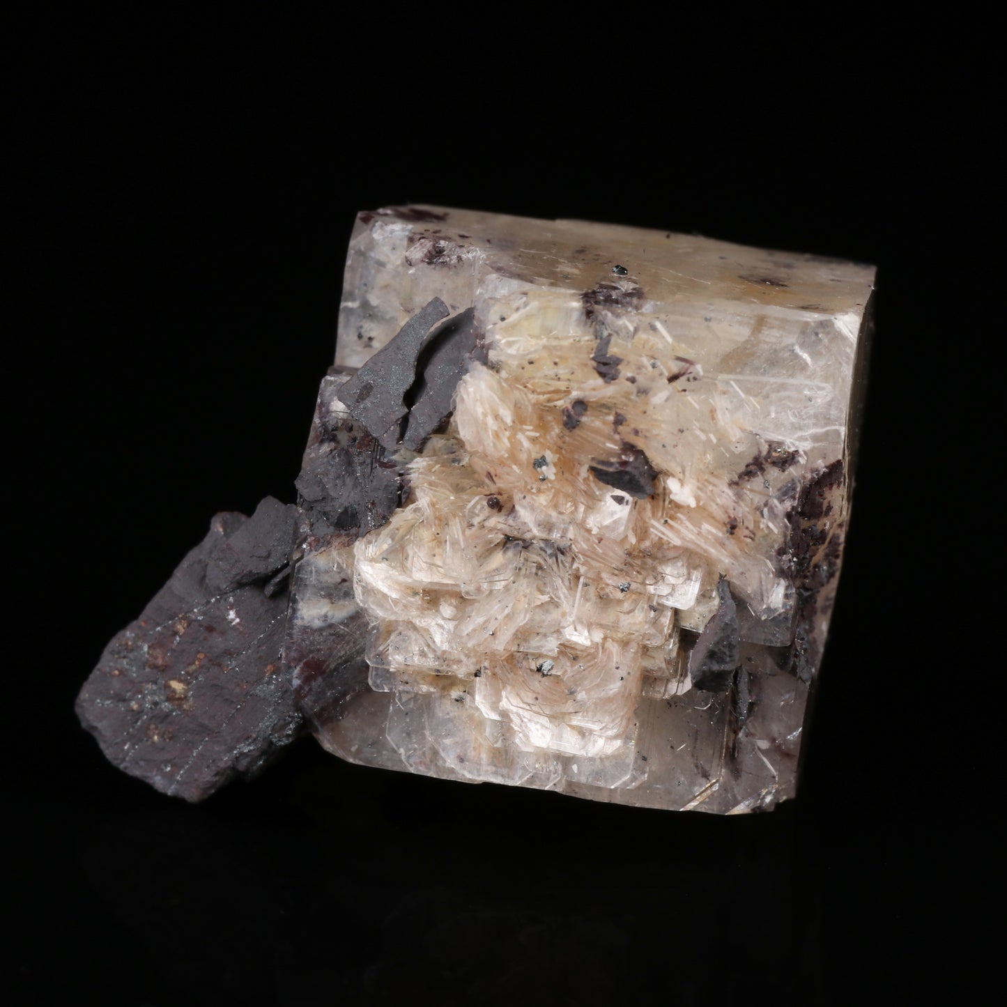 Hydroxyapophyllite-(k), N'Chwaning II Mine, Kalahari Manganese Field, Northern Cape, South Africa.