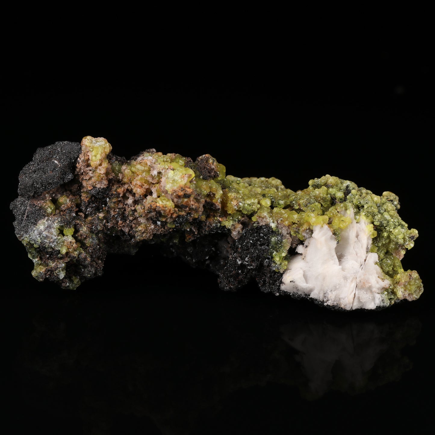 Ettringite on Manganite, N'Chwaning II Mine, Kalahari Manganese Field, Northern Cape, South Africa.