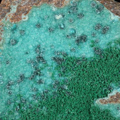 Herbertsmithsonite on Zincolibethenite with Pseudomalachite
