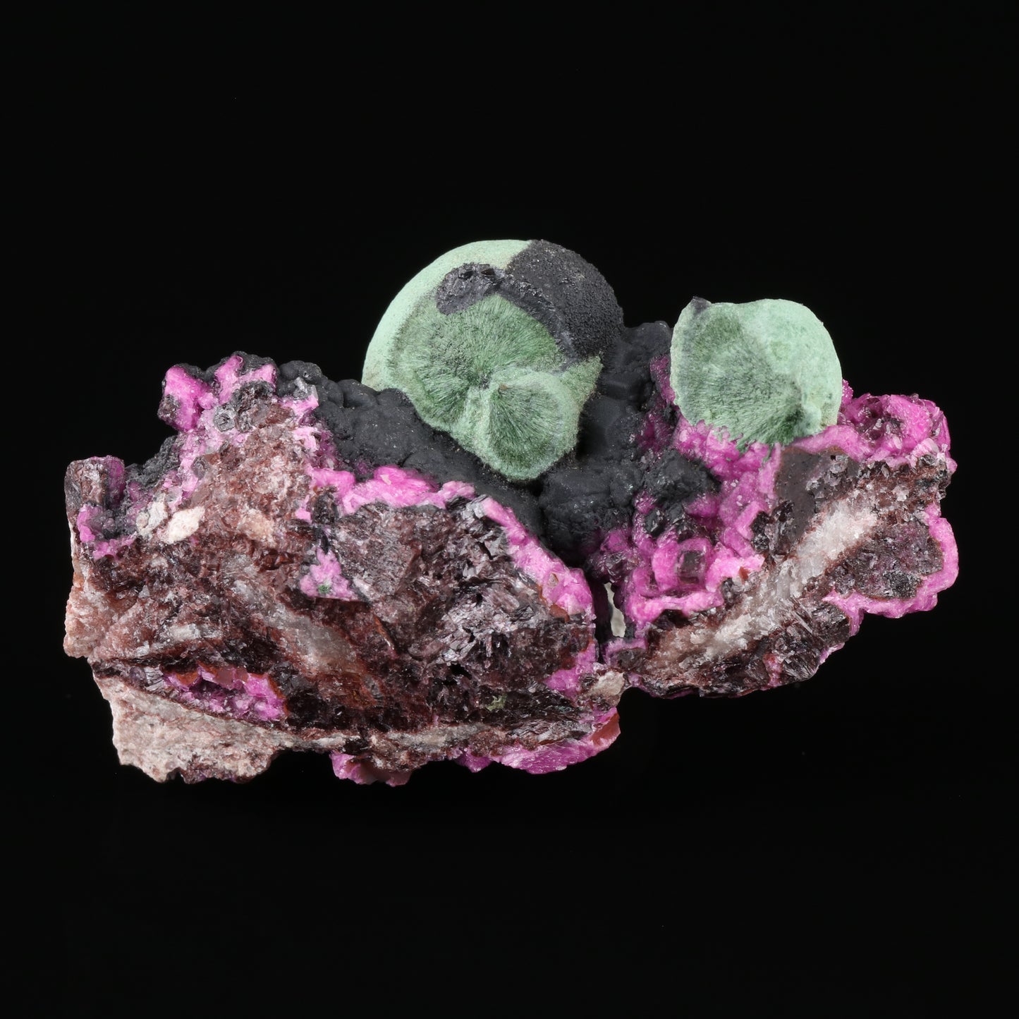 Heterogenite on Malachite with Cobaltoan Calcite	Mashamba West Mine, Sicomines copper-cobalt project, Mutshatsha, Lualaba, DR Congo