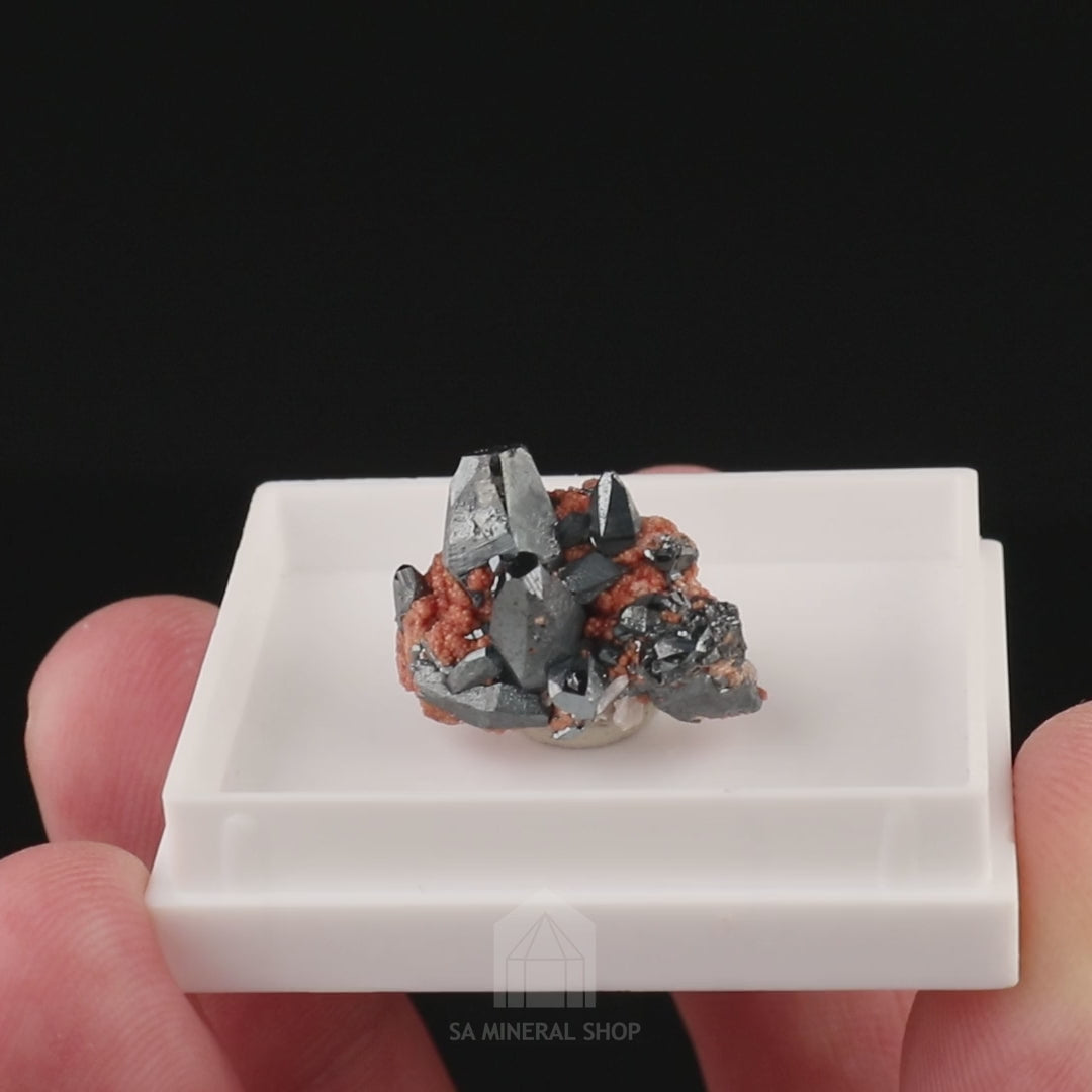 Hematite, Andradite - video 1
