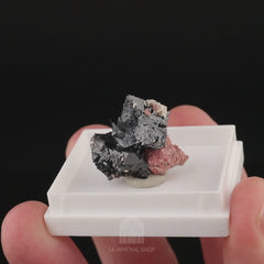 Hausmannite, Andradite - video 1