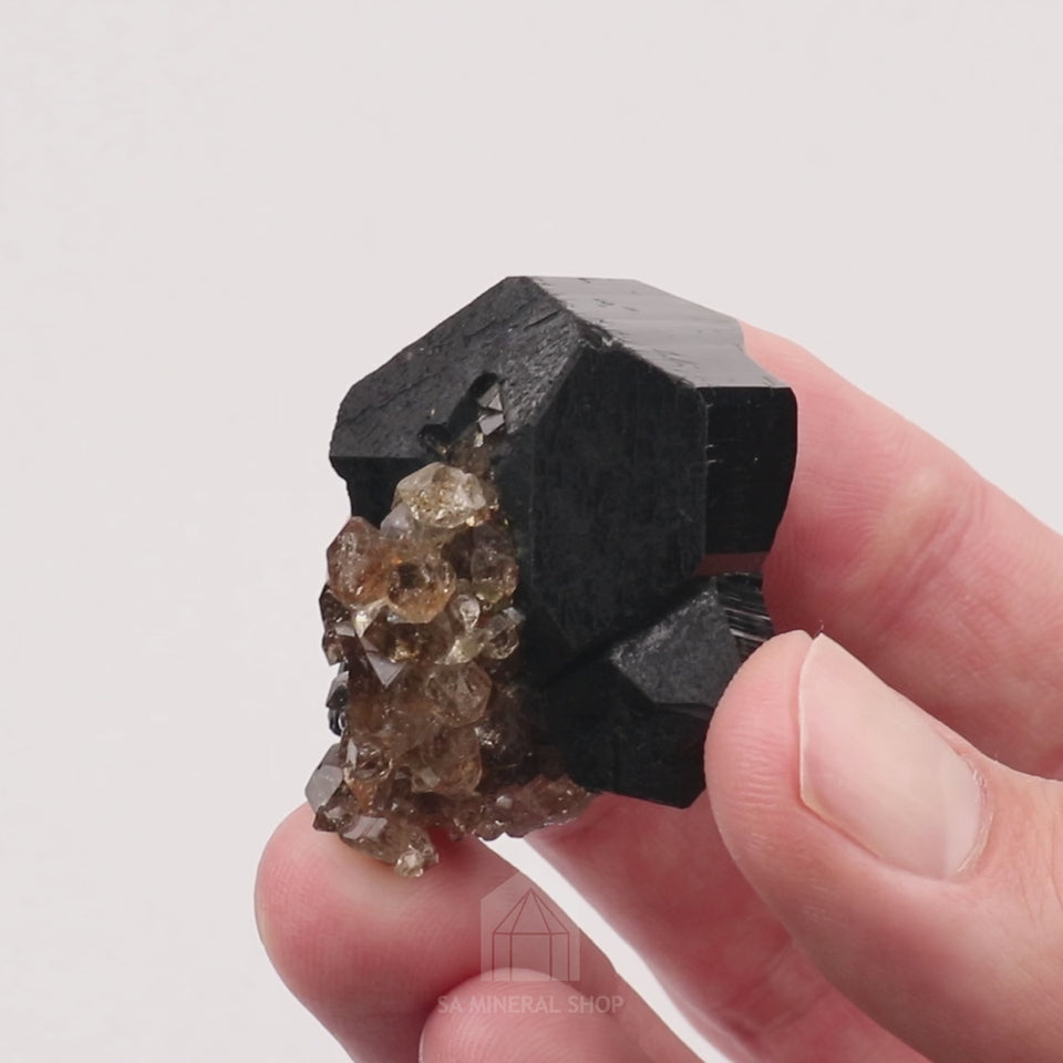 Quartz on Schorl - video 1