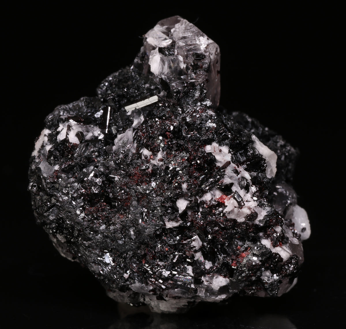 Manganvesuvianite and Calcite on Hausmannite Xls