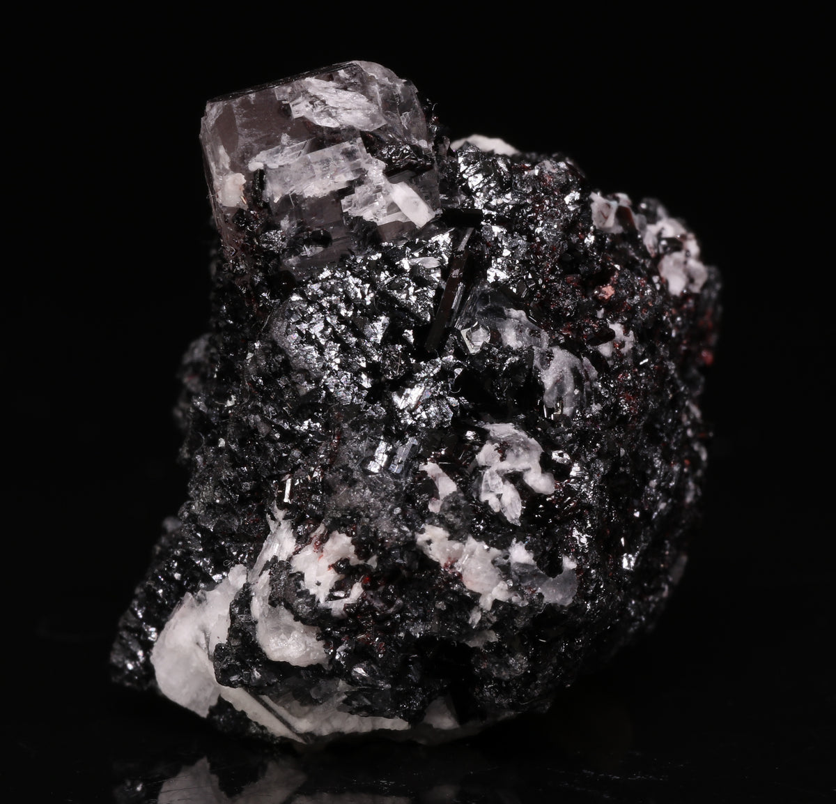 Manganvesuvianite and Calcite on Hausmannite Xls
