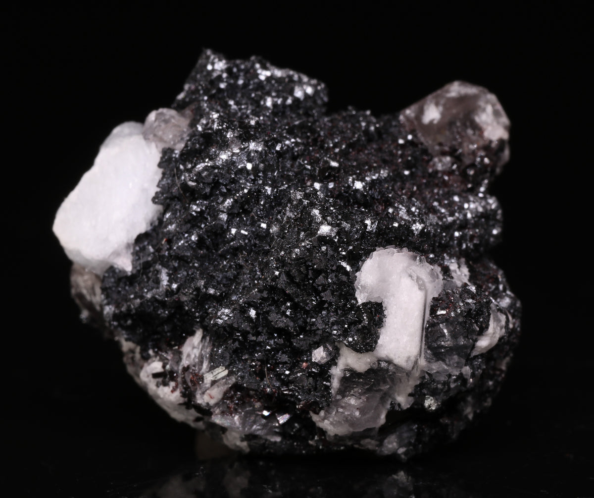 Manganvesuvianite and Calcite on Hausmannite Xls