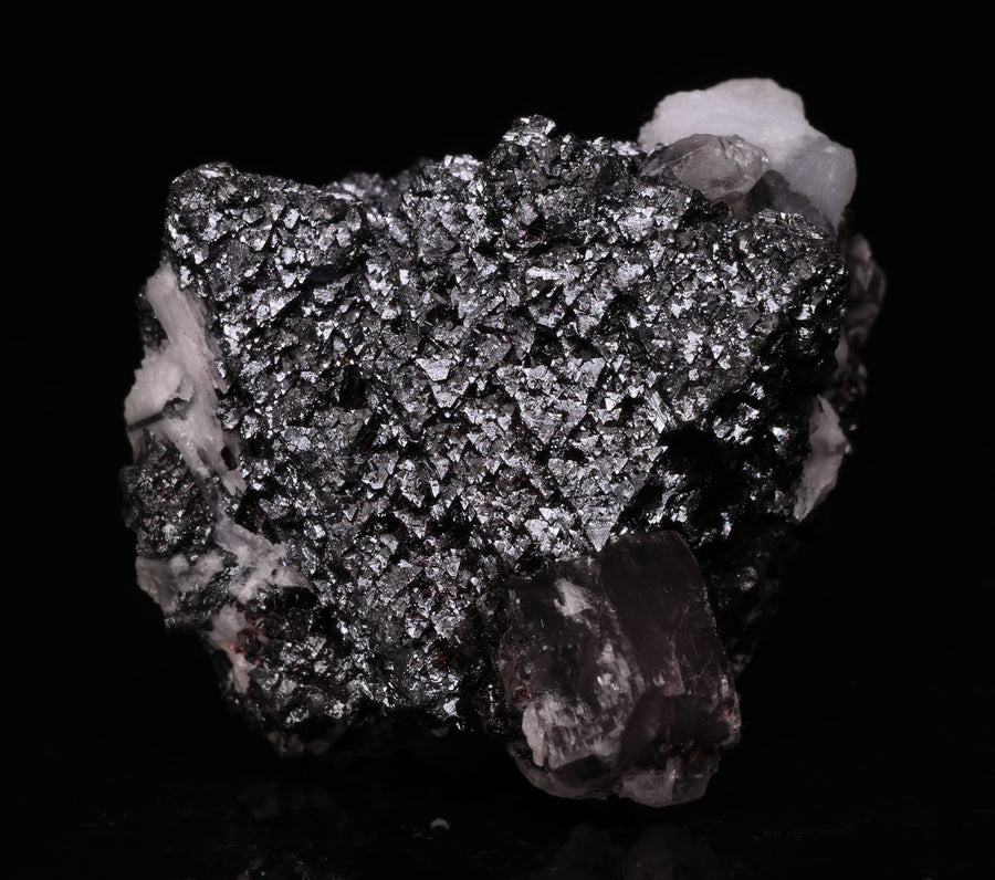 Manganvesuvianite and Calcite on Hausmannite Xls